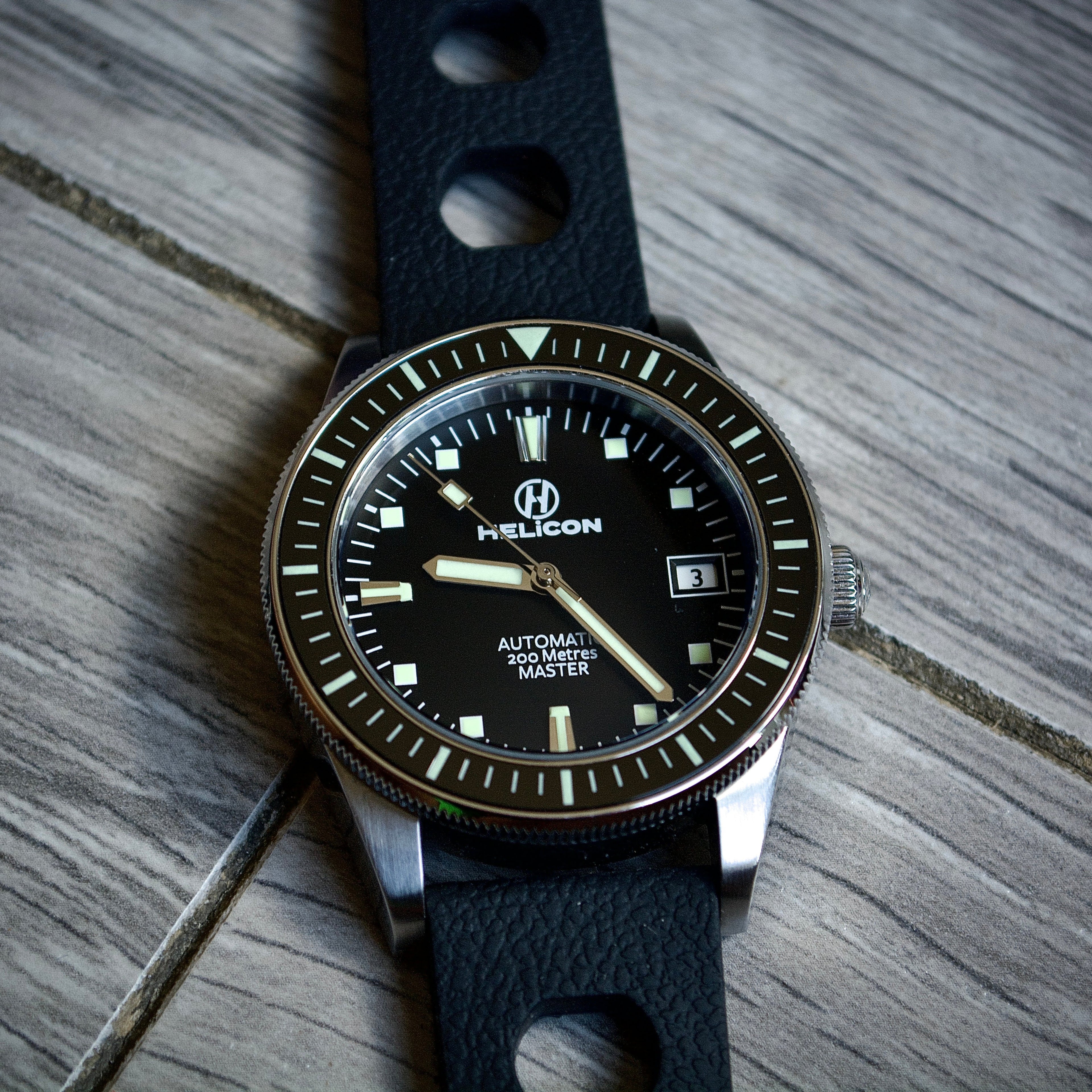 Helicon Master 62 Dive Watch Granite - Black Skin Diver